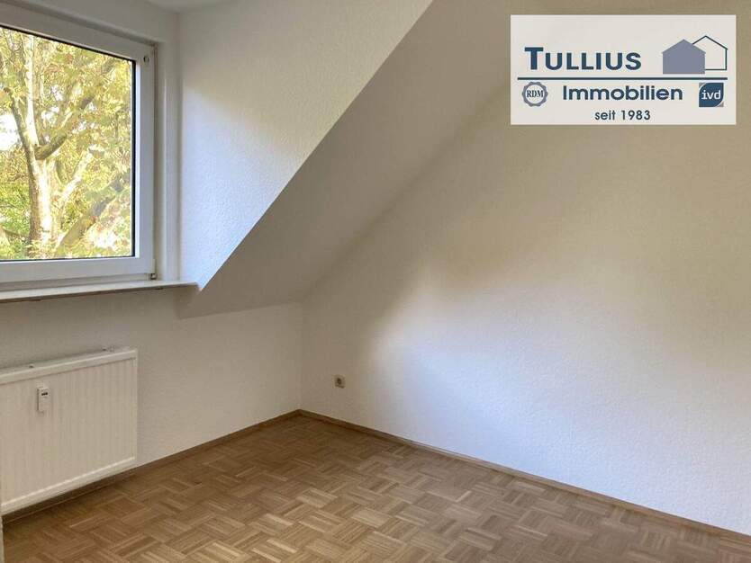 3-Zimmer-DG-Wohnung mit Balkon und Einbauküche in Essen-Borbeck 3 zimmer