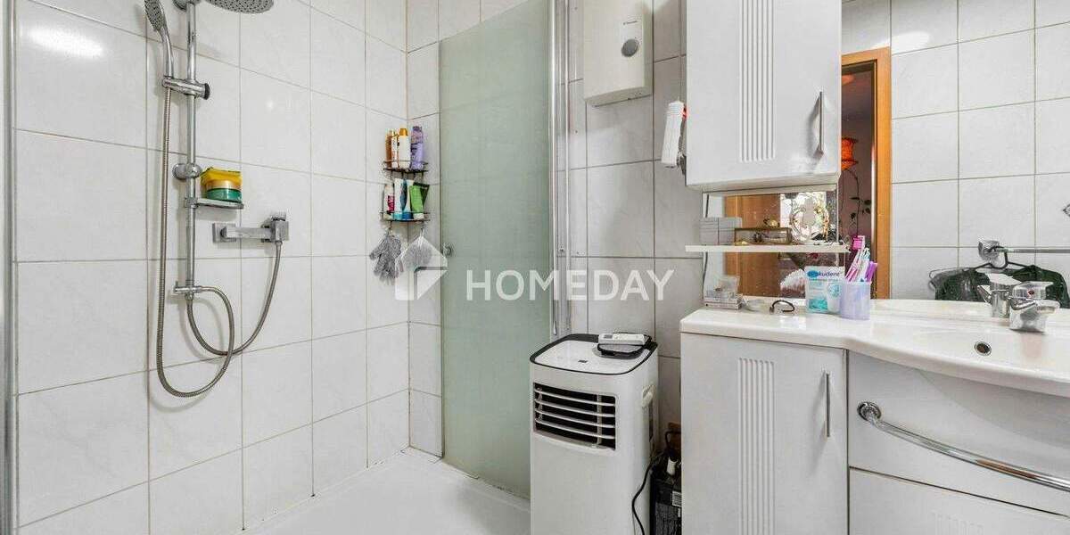 Charmante Doppelhaushälfte mit großem Grundstück und modernem Wohnkomfort 6 zimmer