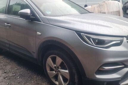 Opel Grandland (X) 121.000 km 16.900 € Gelsenkirchen 45884