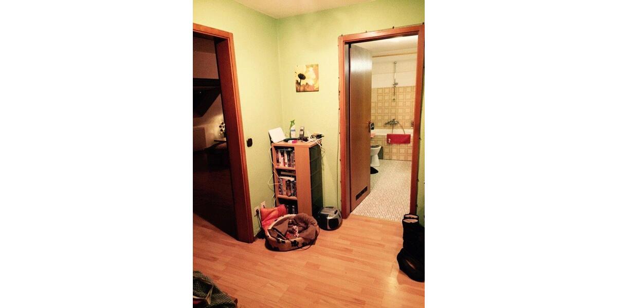 Dachgeschoßwohnung Duisburg Mittelmeiderich - 2 Zimmer, 60 m&sup2;, 450&euro; | Angebot:26326973