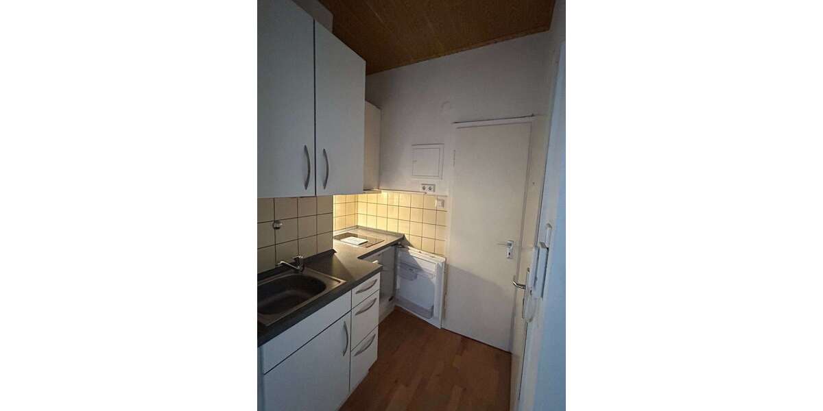 Etagenwohnung Essen Stadtkern - 1 Zimmer, 28 m&sup2;, 250&euro; | Angebot:25639092