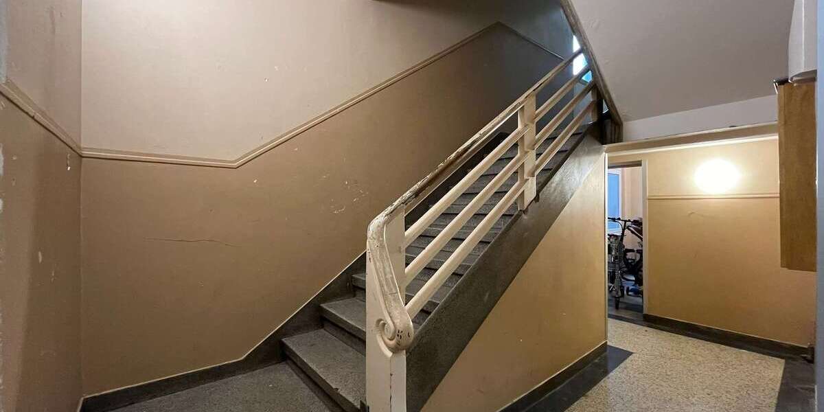 Lukratives Wohn-& Geschäftshaus mit 8 Whg, 3 Gewerben und 2 Keller Lagerflächen + Antenne in Bochum 43 zimmer