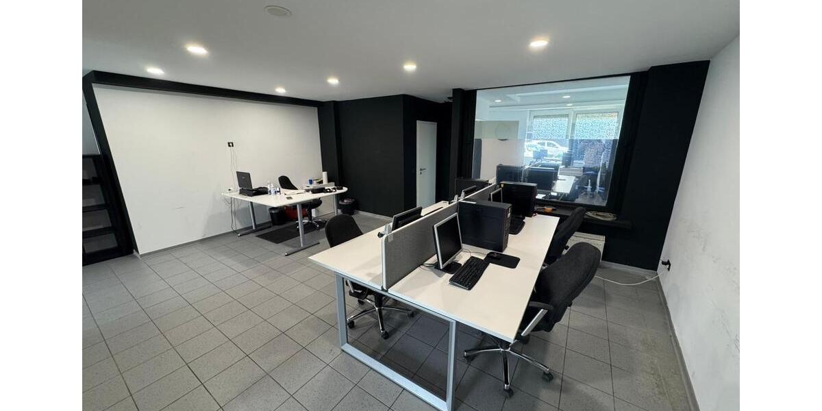 Saniertes Ladenlokal mit großer Straßenfront in OB-Sterkrade | zimmer