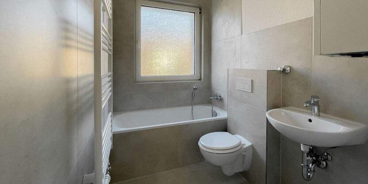 frisch renoviert - ruhige Lage - Balkon 3 zimmer