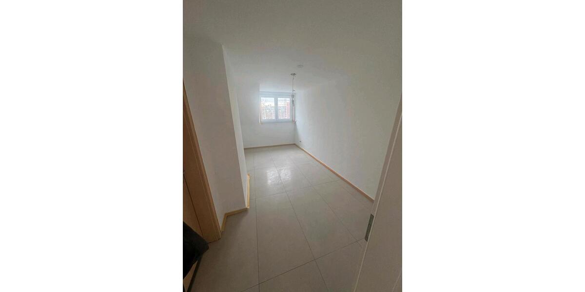 3.12 Zimmer Dachgeschoss Wohnung 3.Etage 3 zimmer