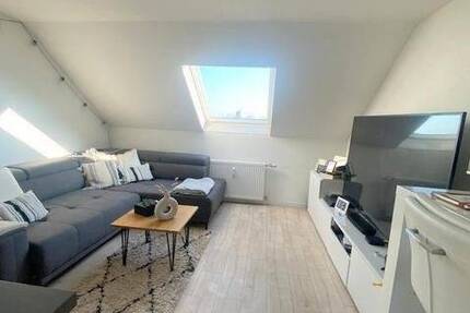 Krefeld-Cracau, Sanierte Wohnung im 3.OG eines Gründerzeithauses zu mieten ( Küchenübernahme möglich )