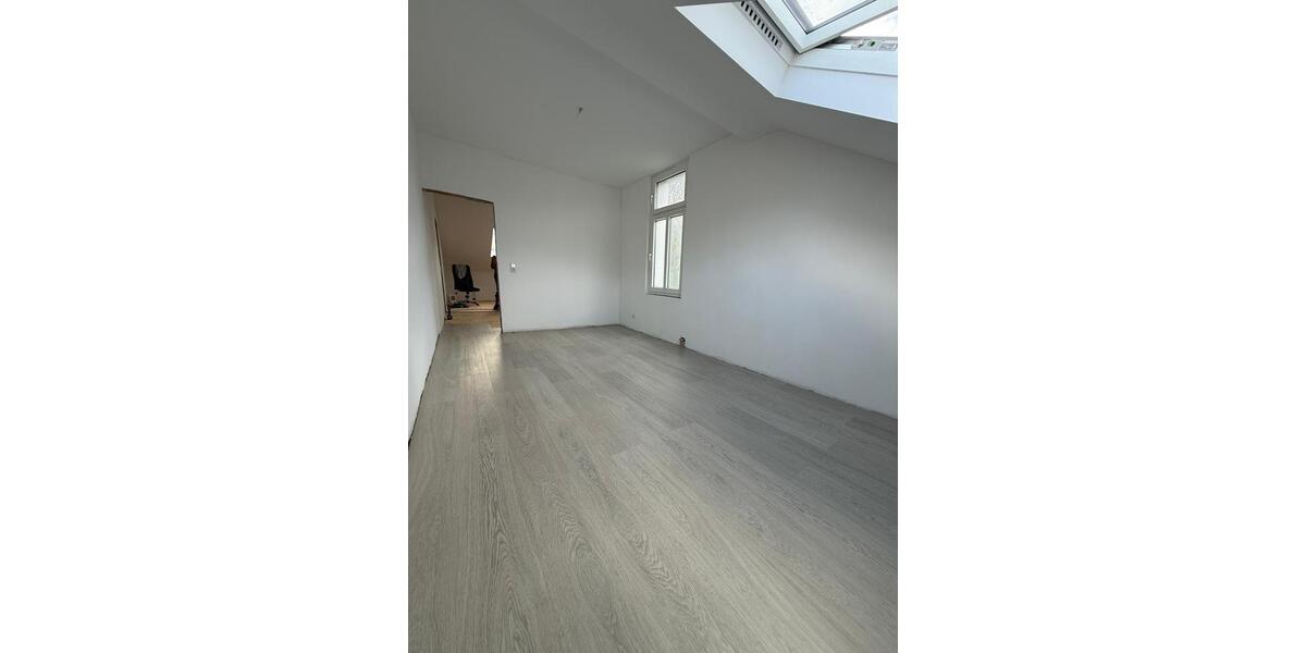 Dachgeschoßwohnung Velbert Langenberg - 3 Zimmer, 80 m&sup2;, 720&euro; | Angebot:27596657