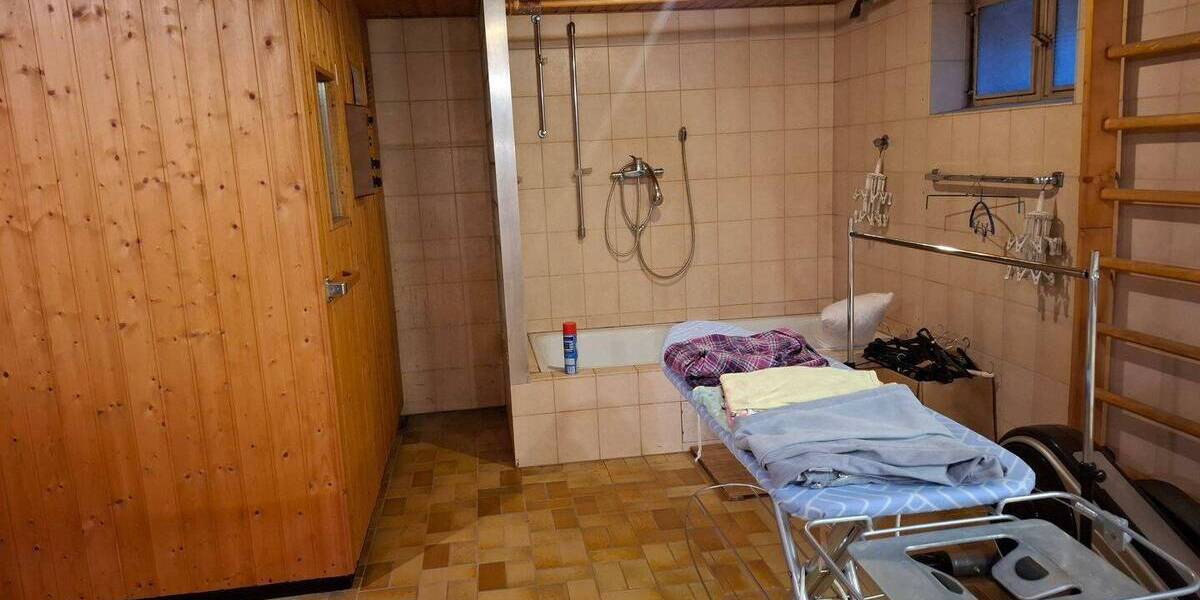 Freistehendes Ein-Zweifamilienhaus mit Garten, Sauna und Kellerbar in ruhiger Sackgasse in Moers-Kapellen zimmer