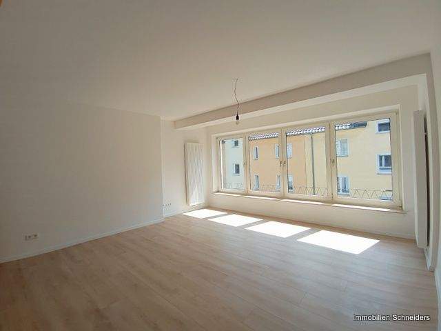 DU-Rheinhausen, Hans-Böckler-Straße 4 - Frisch sanierte 3 Zimmer-Top-Wohnung mit Balkon gerne zeitnah zu mieten !!