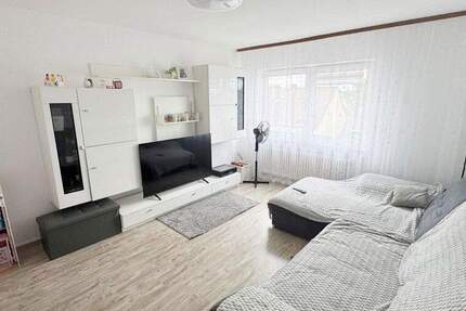 Gemütliche renovierte 3,5 Zimmer Wohnung mit Balkon in Erle 3 zimmer