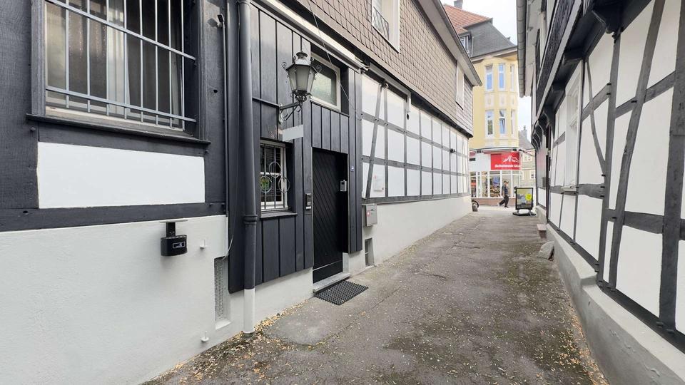 Charmante 2,5-Zimmer-Dachgeschosswohnung in Hattingens Altstadt mit hohen Decken und Komfort zimmer