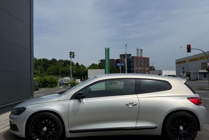 VW Scirocco 144.521 km 5.300 &euro; Oberhausen 46047