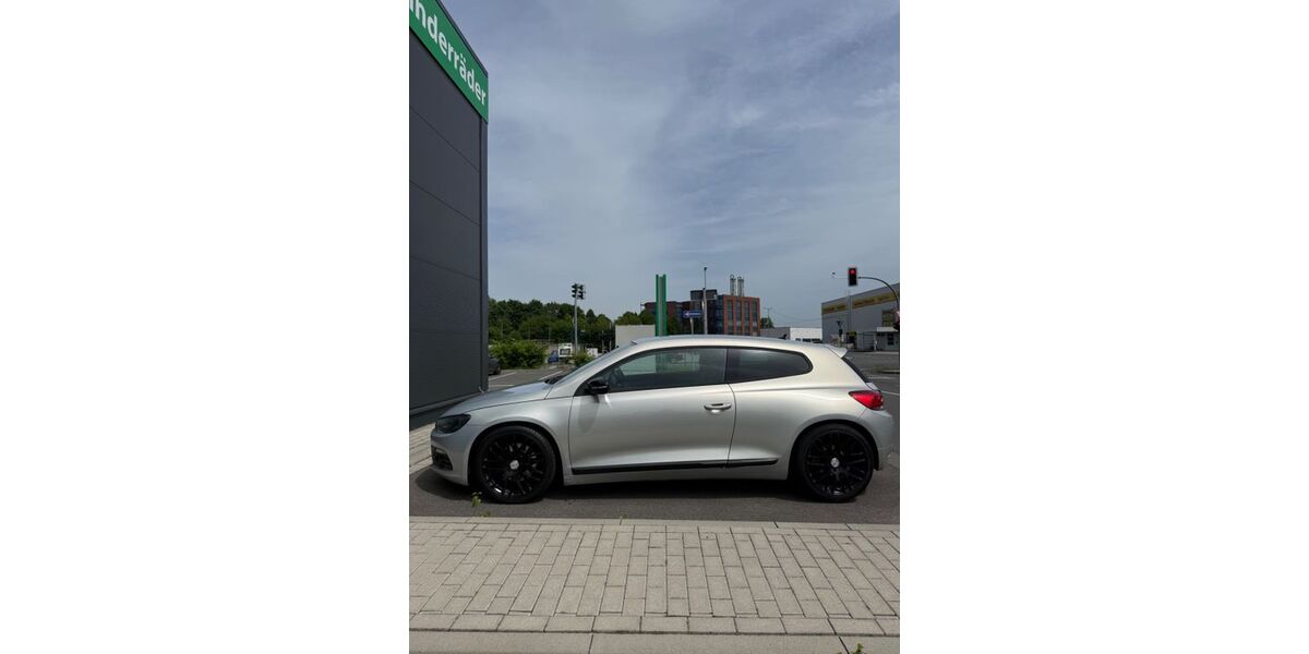 VW Scirocco 144.521 km 5.300 &euro; Oberhausen 46047