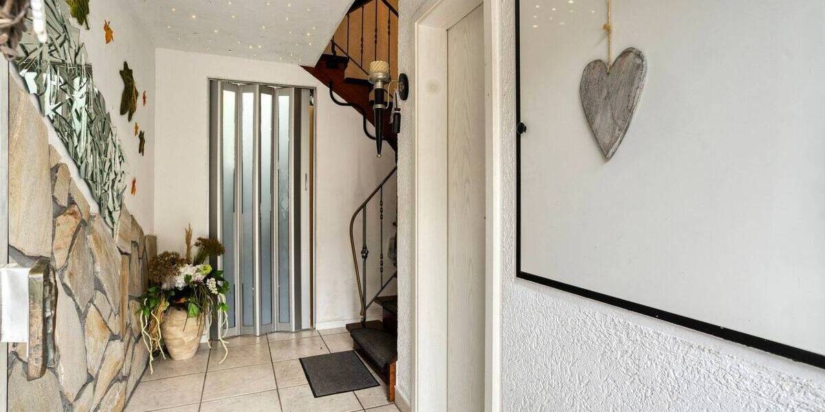 Reihenendhaus Mülheim an der Ruhr Mitte-Ost - 7 Zimmer, 184 m&sup2;, 559.000&euro; | Angebot:23935655