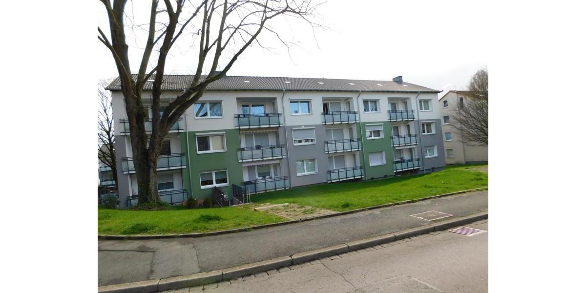 Schöne Erdgeschosswohnung mit Balkon, mit etwas Farbe einzugsbereit! 3 zimmer
