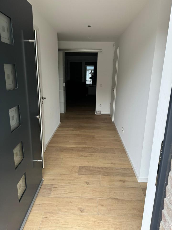 Einfamilienhaus Bungalow KFW45 mit 3 Garagen und Carport