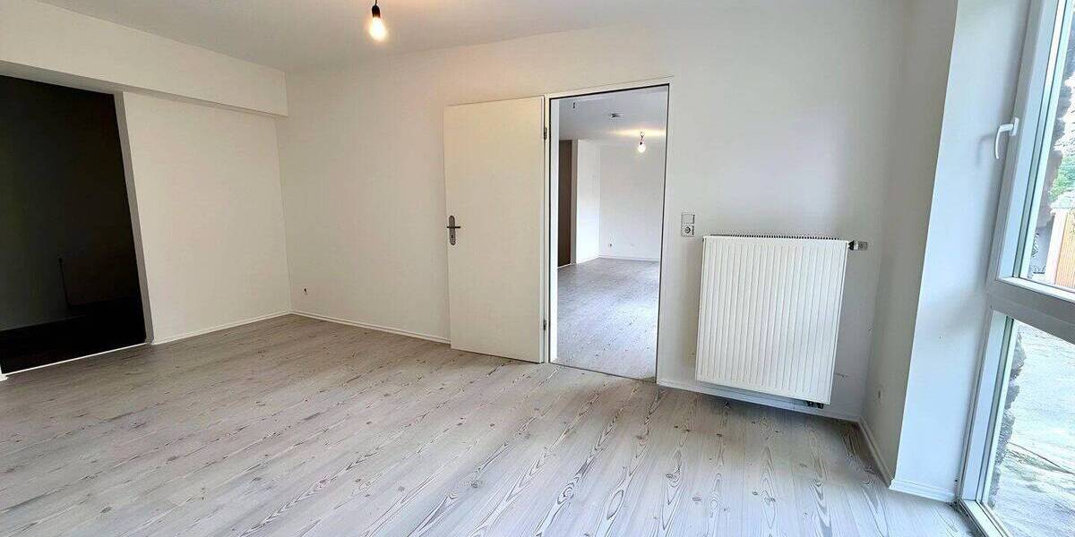 Etagenwohnung Duisburg Untermeiderich - 2 Zimmer, 100 m&sup2;, 780&euro; | Angebot:26859109