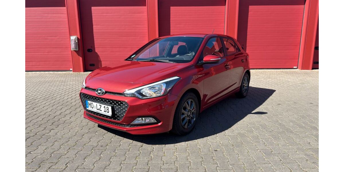 Hyundai i20 90.000 km 8.690 &euro; Kamp-Lintfort 47475