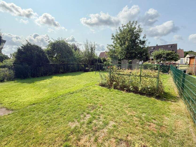 Doppelhaushälfte mit großem Garten und zwei Garagen in Recklinghausen- Hochlar 6 zimmer