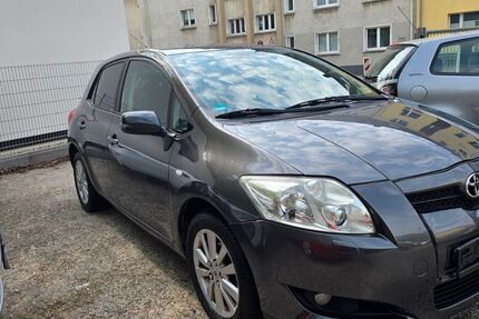 Toyota Auris 124.000 km 5.700 &euro; Essen 45144