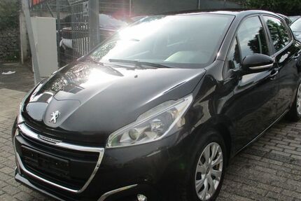 Peugeot 208 99.000 km 5.850 &euro; Oberhausen 46149