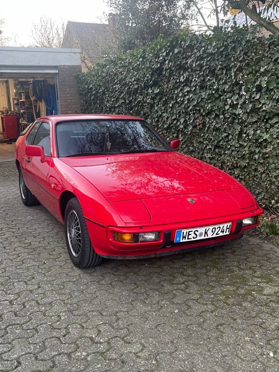924