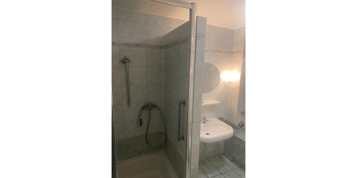 Wohnung zu vermieten 72 qm EG 1 zimmer