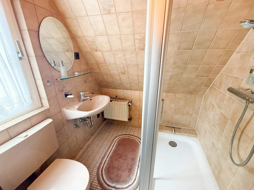 Doppelhaushälfte mit großem Garten und zwei Garagen in Recklinghausen- Hochlar 6 zimmer