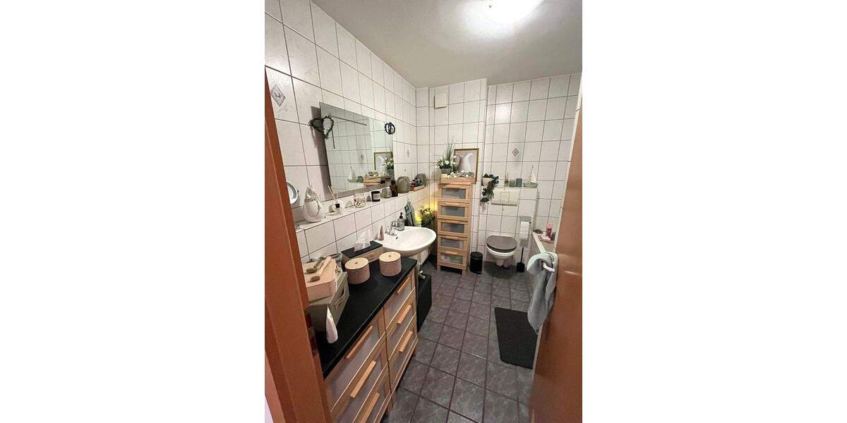 + + + MODERNE, GEPFLEGTE 2-ZI WOHNUNG MIT BALKON UND TIEFGARAGE IN FRIEMERSHEIM+ + + 2 zimmer