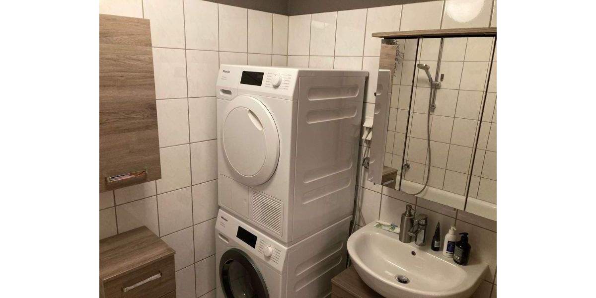 Schöne 3,5-Raum-Wohnung im 1. Obergeschoss mit Balkon, Nähe U-35 3 zimmer