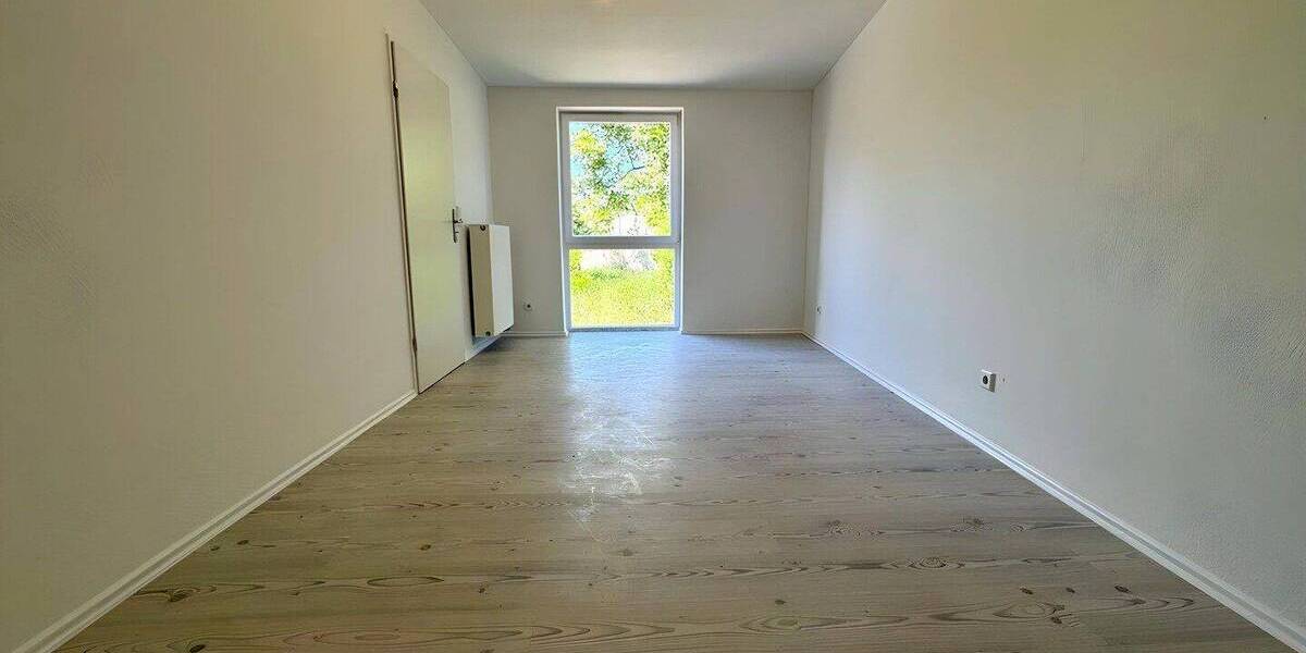 Etagenwohnung Duisburg Untermeiderich - 2 Zimmer, 100 m&sup2;, 780&euro; | Angebot:26859109