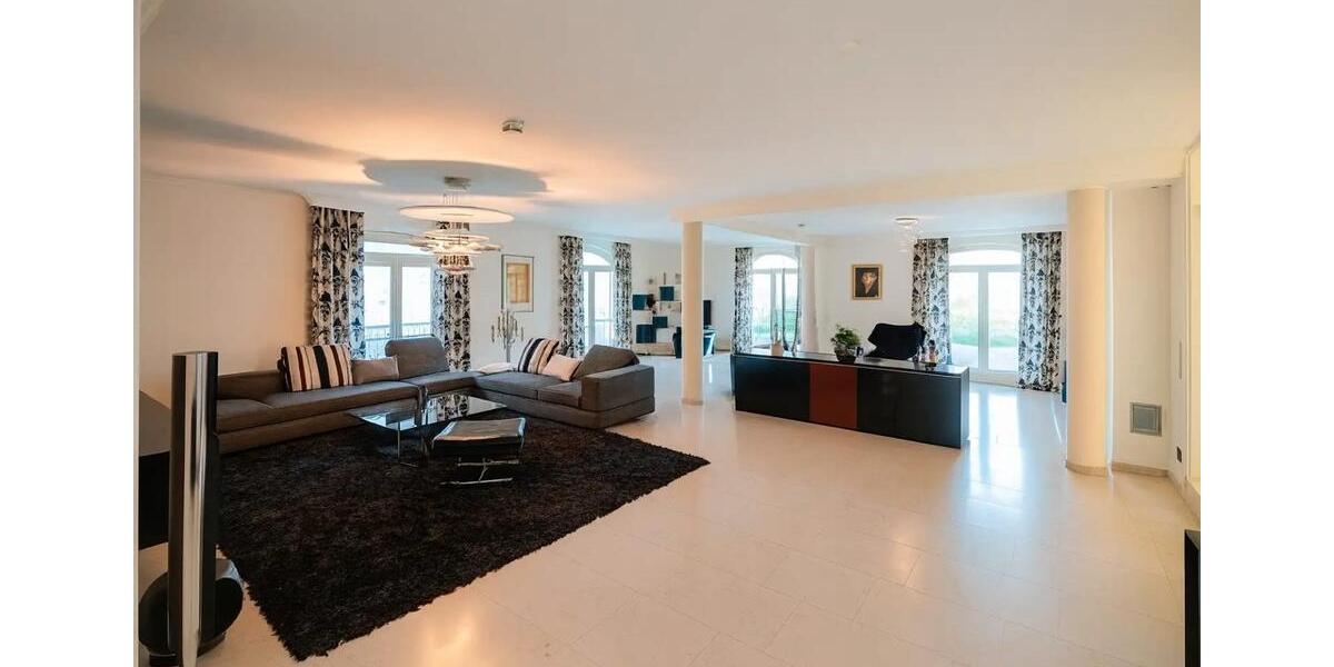 Freistehendes Einfamilienhaus 362m² mit Poolhaus & Pool - 6482m² 10 zimmer