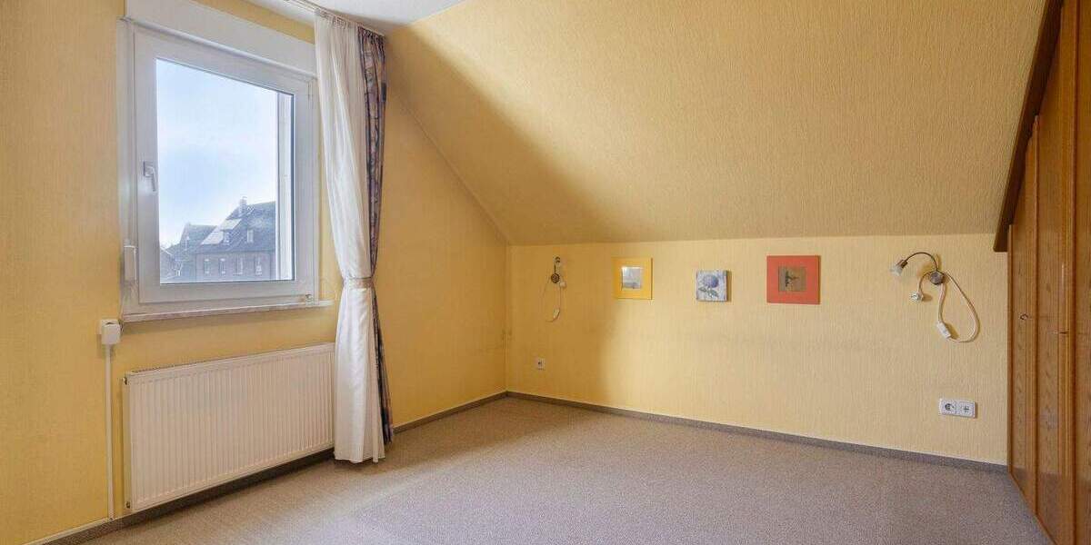 Mehrfamilienhaus, Wohnhaus Oberhausen Buschhausen - 7 Zimmer, 217 m&sup2;, 330.000&euro; | Angebot:25601939