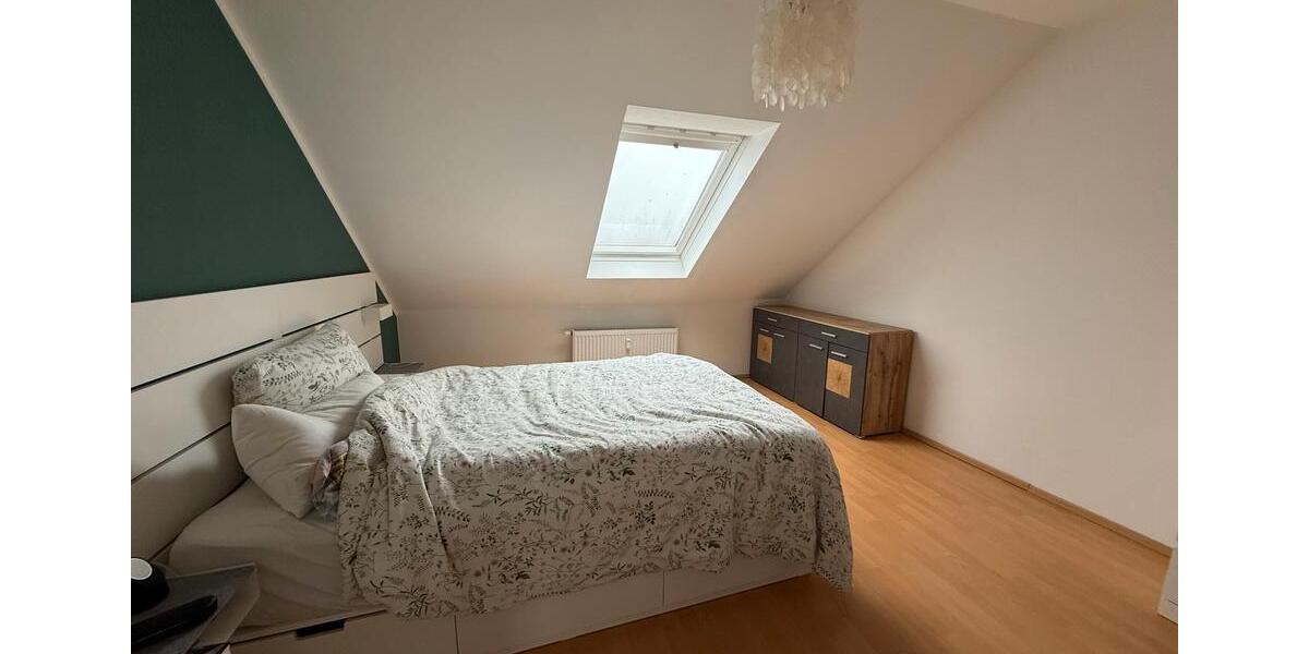 Dachgeschoßwohnung Duisburg Duisburg-Mitte - 3.5 Zimmer, 65 m&sup2;, 130.000&euro; | Angebot:25908168