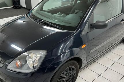 Ford Fiesta 123.516 km 2.500 € Moers 47443