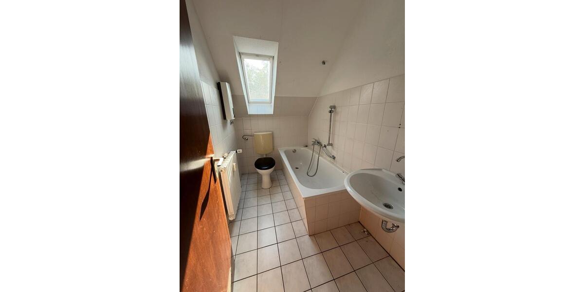 Dachgeschoßwohnung Essen Stadtbezirk IV - 3 Zimmer, 75 m&sup2;, 860&euro; | Angebot:26358128