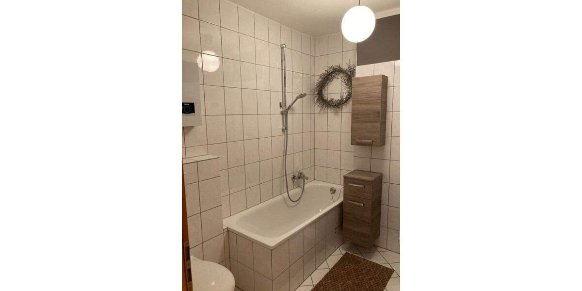 Schöne 3,5-Raum-Wohnung im 1. Obergeschoss mit Balkon, Nähe U-35 3 zimmer