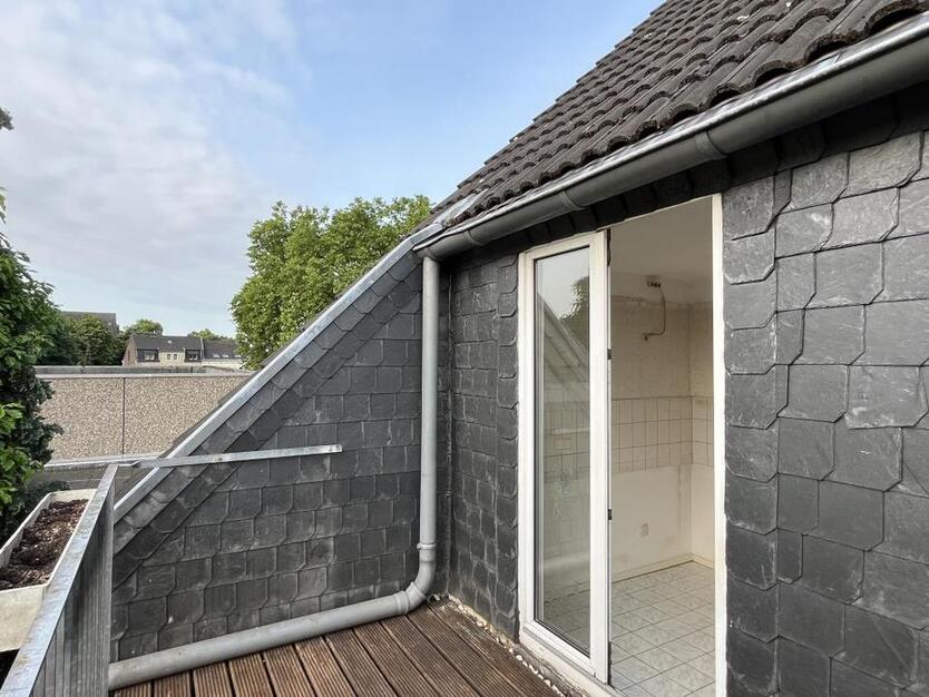 ~ Frisch renoviert + mit tollem Balkon ~ zimmer