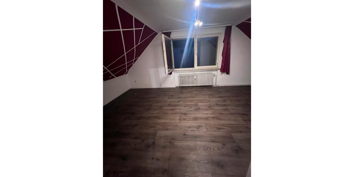 Dachgeschoßwohnung Duisburg Mittelmeiderich - 2.5 Zimmer, 50 m&sup2;, 550&euro; | Angebot:26265956