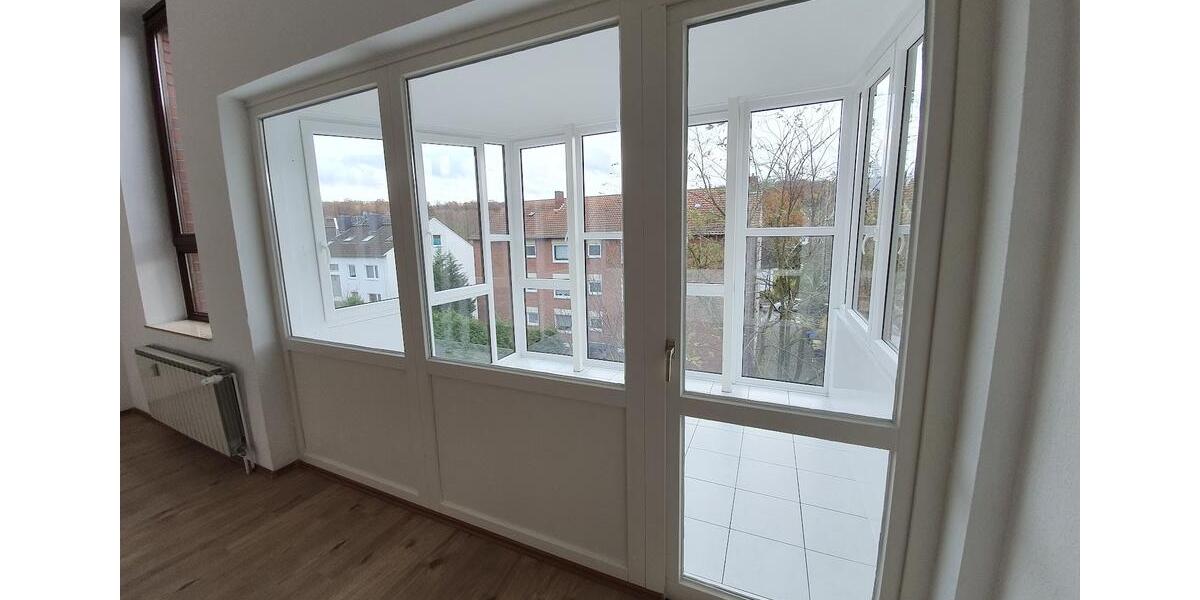 Nur mit WBS: Lichtdurchflutet & großzügig: 2-Zimmer-Wohnung mit Wintergarten zimmer