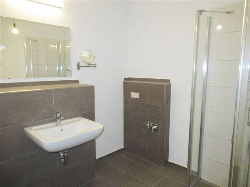 2 Zimmer Wohnung mit Süd-Balkon inkl. Nobilia EBK in Wuppertal - Uellendahl. Ideal für 1 Person.