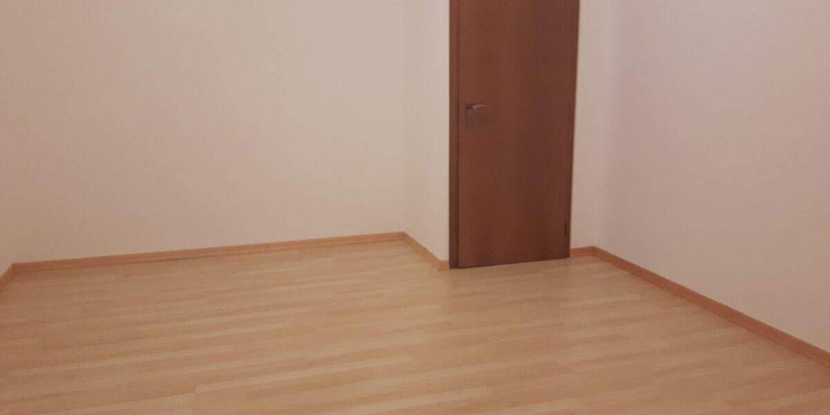 Schöne Altbauwohnung in einem 4 Parteienhaus. 4 zimmer