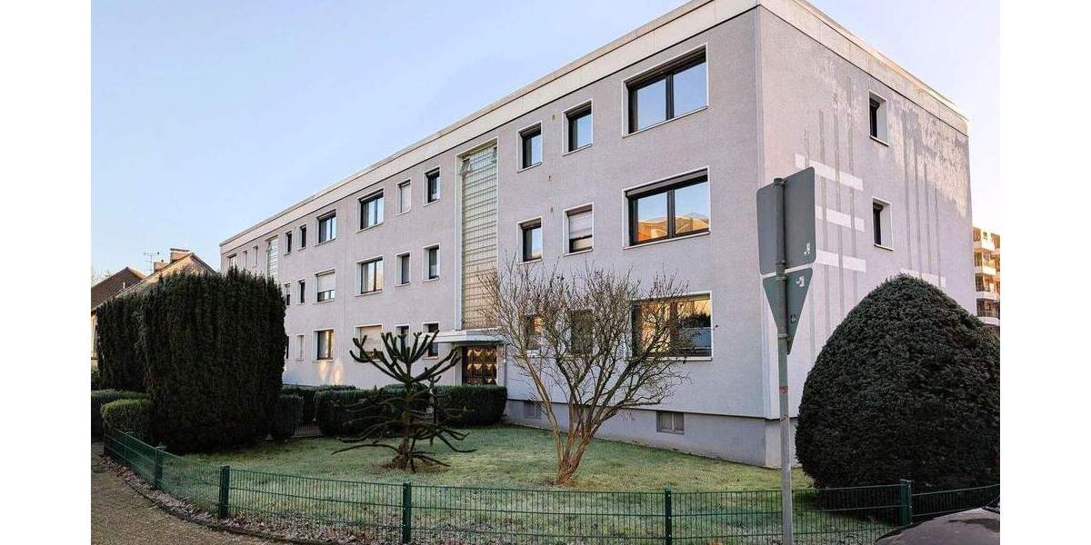 **VIEL PLATZ & POTENZIAL: 95 M² WOHNUNG MIT KAMINOFEN - SAARNER DORF FUSSLÄUFIG (ohne Provision!)** 3 zimmer