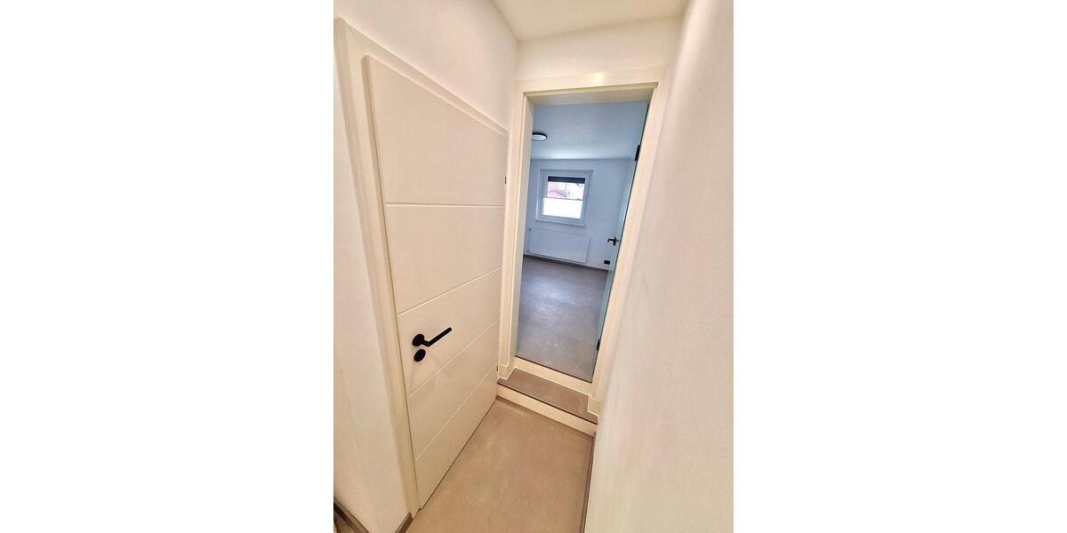 Doppelhaushälfte mit Wintergarten, Garten, Terrasse und Parkplatz 3.5 zimmer