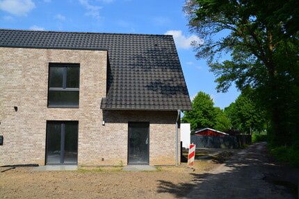 Neubau-Doppelhaushälfte (KfW-Standard) in Wesel zu vermieten
