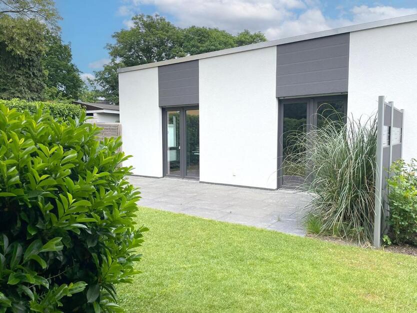 Modernes Büro mit Dusche und Garten in ruhiger Lage zu vermieten.