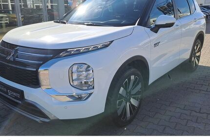 Mitsubishi Outlander 5.200 km 47.490 € Wesel 46485
