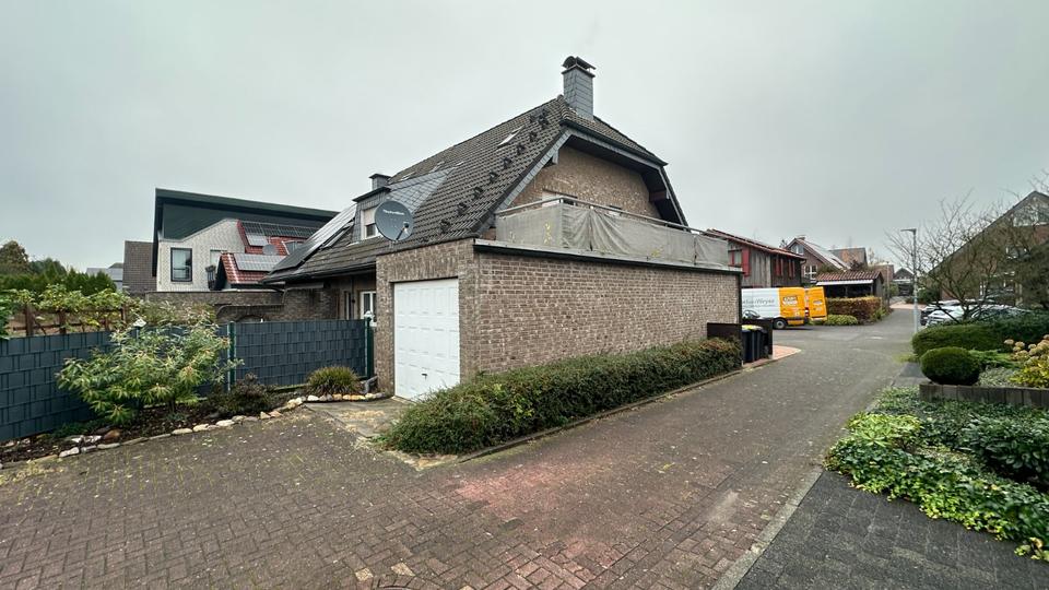 Doppelhaushälfte mit zwei Wohnparteien in guter Wohnlage 7 zimmer