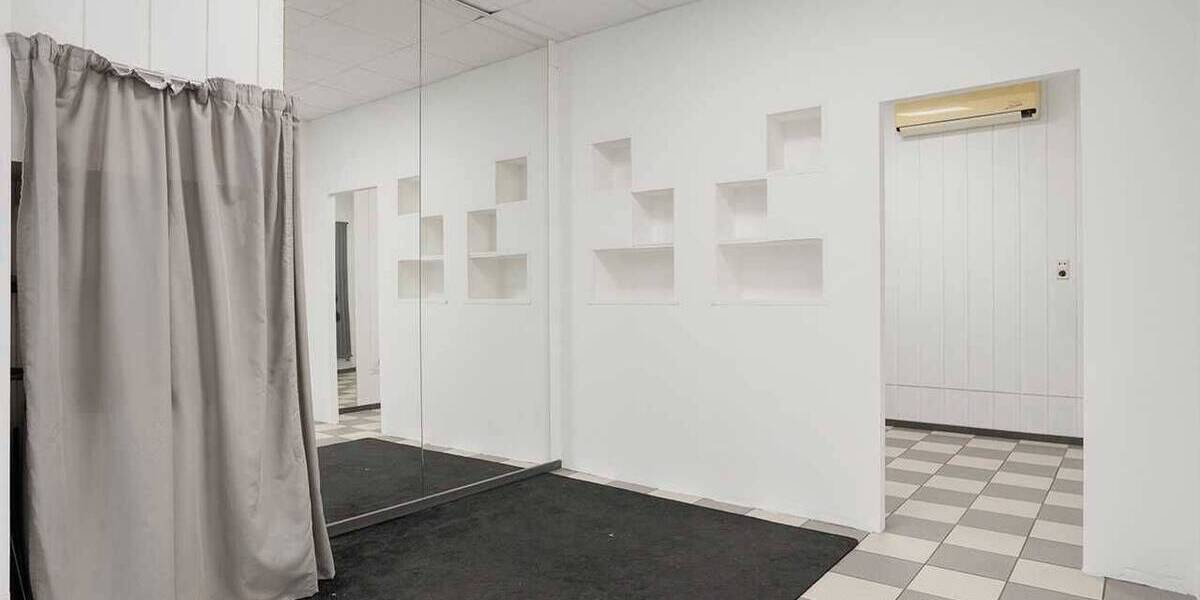 Ratingen-Süd: Teilvermietetes Ladenlokal mit zwei Einheiten und Stellplatz 2 zimmer