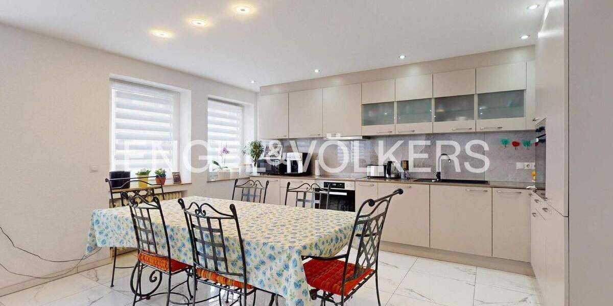 2021 modernisierte, großzügige Wohnung - 2 Balkone - 2 Garagenstellplätzen - Aufzug - in zentraler Lage von Moers 5 zimmer